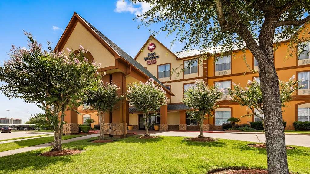 Best Western Plus Hobby Airport Inn & Suites | 8778 Airport Blvd, Houston, TX 77061, USA | Phone: (713) 943-2700