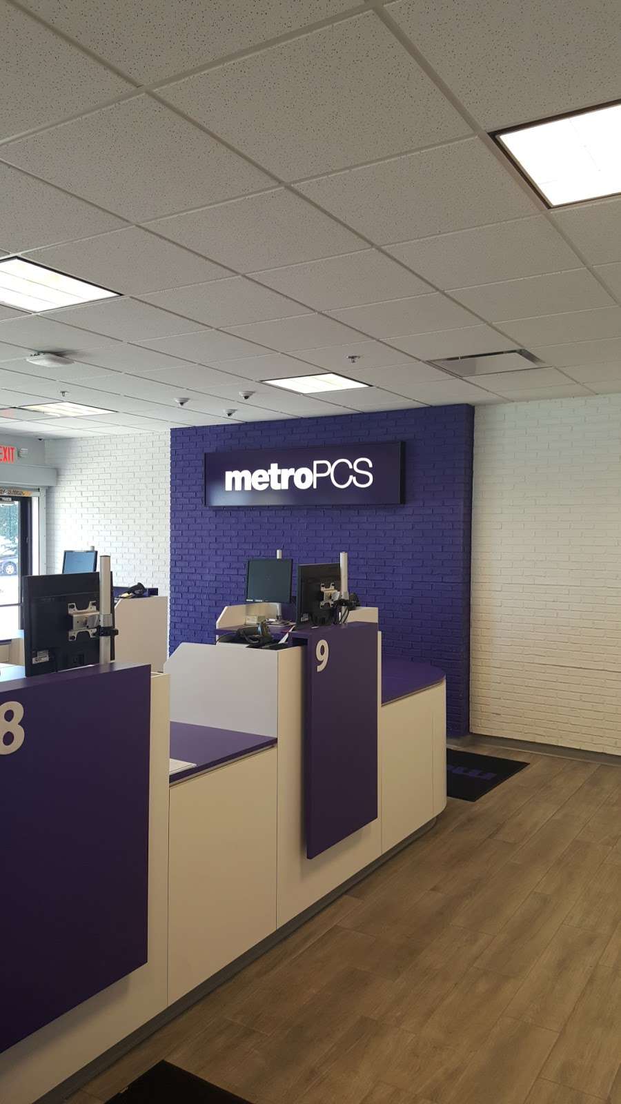 Metro by T-Mobile | 1330 Torrence Ave, Calumet City, IL 60409, USA | Phone: (708) 782-4333