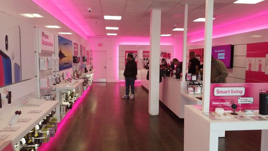 T-Mobile | 12160 Central Ave Unit 26, Mitchellville, MD 20721, USA | Phone: (301) 249-2491