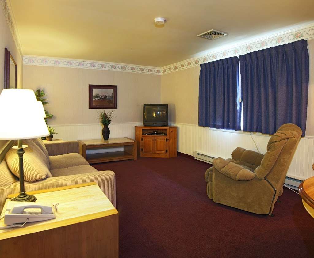 Amish Country Motel | 3013 Old Philadelphia Pike, Bird in Hand, PA 17505 | Phone: (717) 768-8396