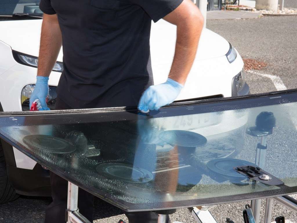Junior A Mobile Auto Glass Repair | 3451 Paxton Ave, Oakland, CA 94601, USA | Phone: (510) 872-5985