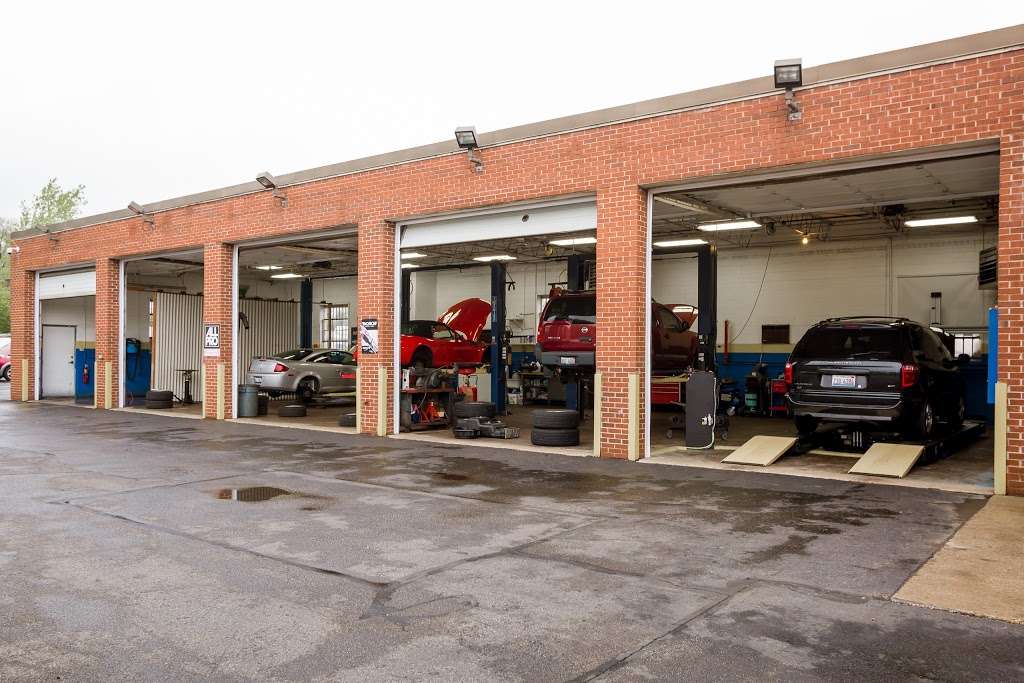 Wheeling Auto Center | 2430 E Hintz Rd, Arlington Heights, IL 60004 | Phone: (847) 259-3776