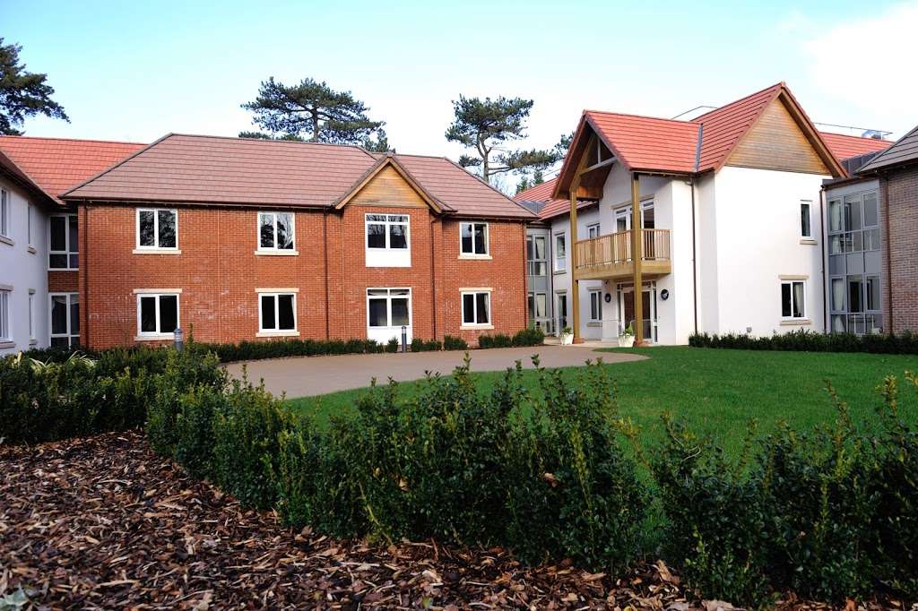 Charters Court | 2 Charters Village, East Grinstead RH19 2GW, UK | Phone: 0333 999 8743