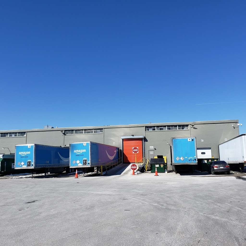 Amazon Warehouse DB02 | Photo 6 of 7 | Address: 500 Sprague St, Dedham, MA 02026, USA | Phone: (978) 332-0610