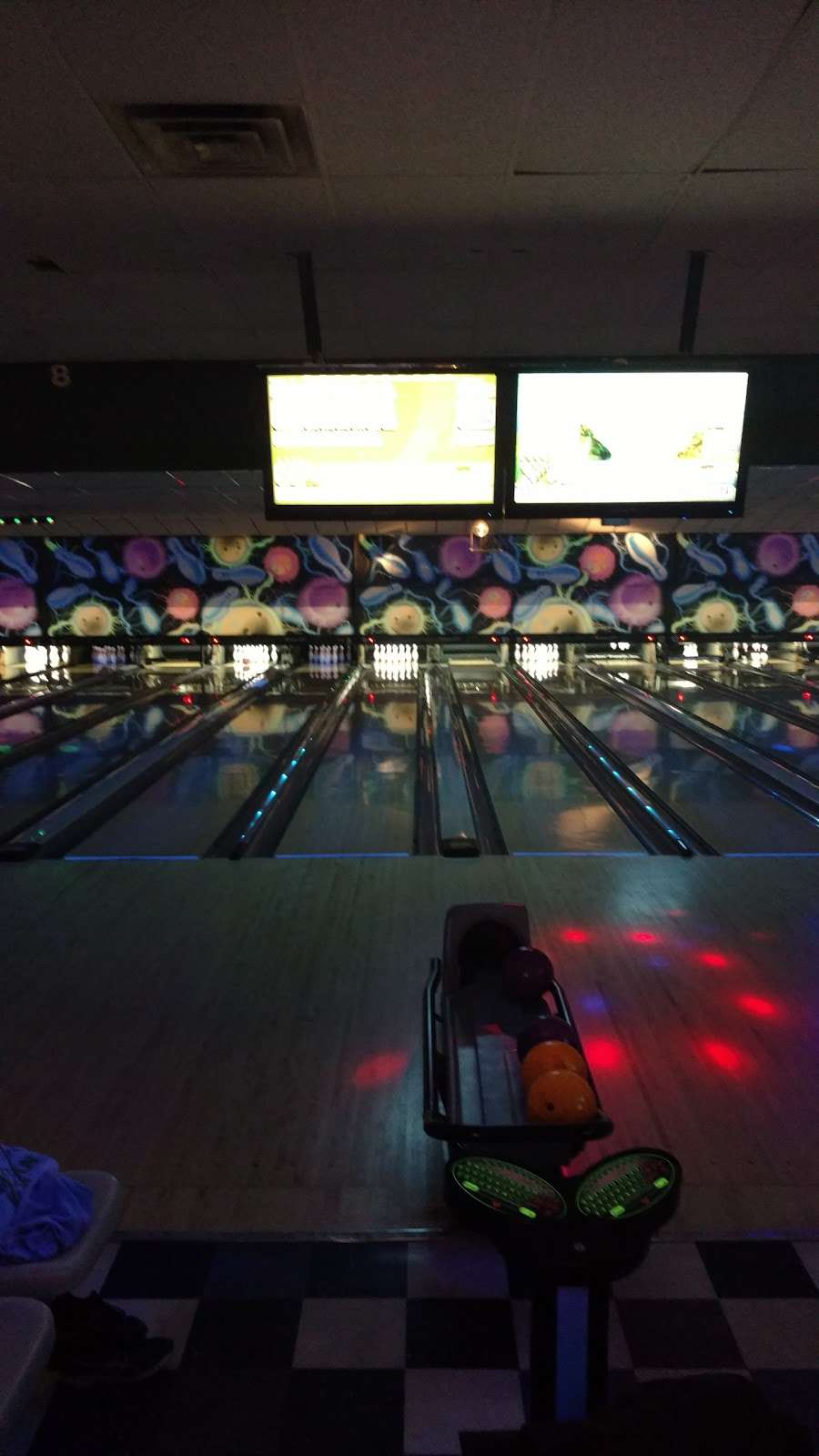 Suburban Bowlerama | 1945 S Queen St, York, PA 17403, USA | Phone: (717) 848-1632