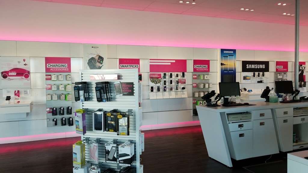 T-Mobile | 450 E Bromley Ln Unit 100, Brighton, CO 80601, USA | Phone: (720) 778-5001