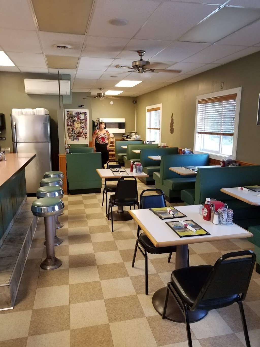 Uncle Bucks Diner | 2 Market St, Belvidere, NJ 07823, USA | Phone: (908) 475-3668