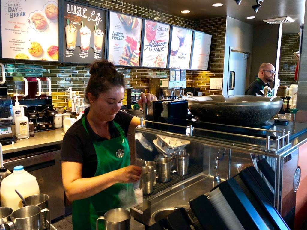 Starbucks | 14490 Clay Terrace Blvd Suite A-31, Carmel, IN 46032 | Phone: (317) 566-9071