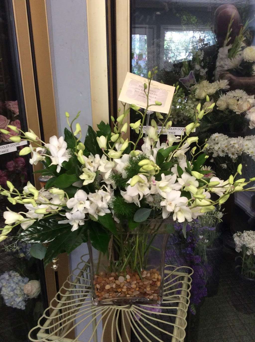 Dees Flowers | 11634 Moorpark St, Studio City, CA 91602, USA | Phone: (818) 769-3000