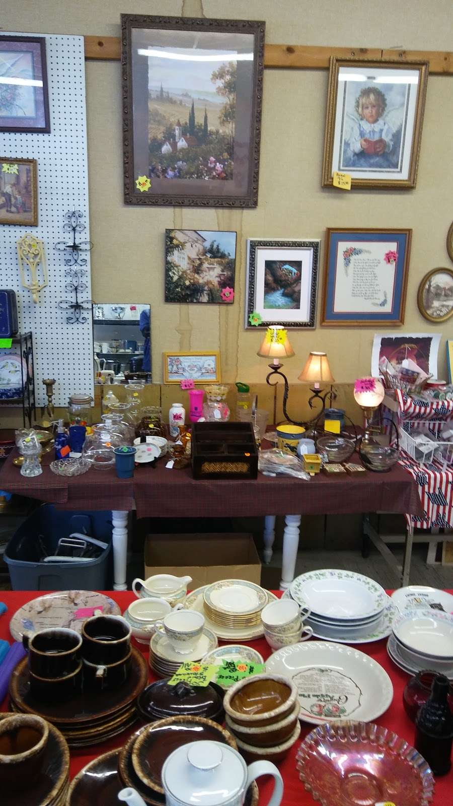 B&Ds Bargain City | 202 W Washington St, Alexandria, IN 46001 | Phone: (765) 499-9187