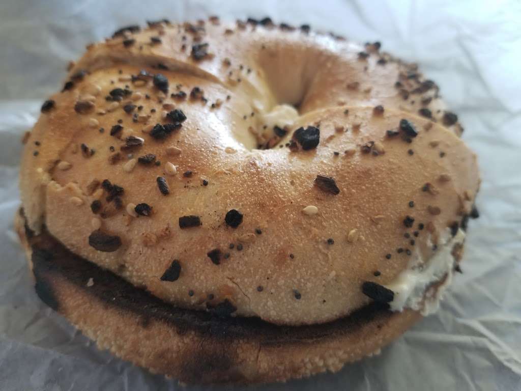 Bagel Club | 208-14 Cross Island Pkwy, Bayside, NY 11360, USA | Phone: (718) 352-4948