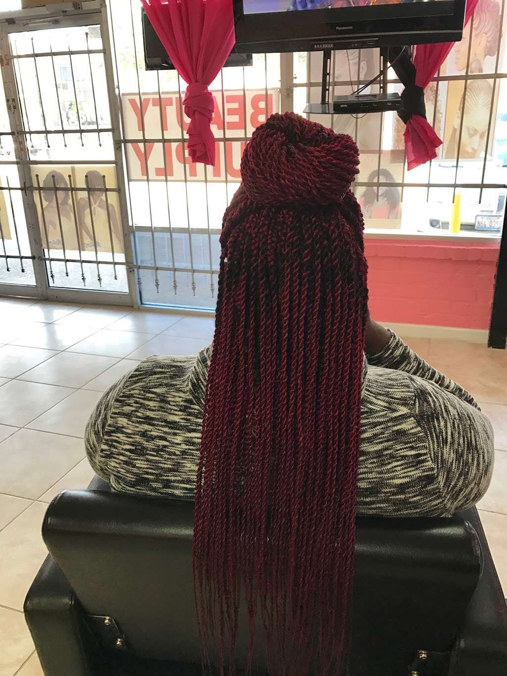 Maggies African Hair Braiding | 2415 W 63rd St, Chicago, IL 60629, USA | Phone: (773) 863-9010