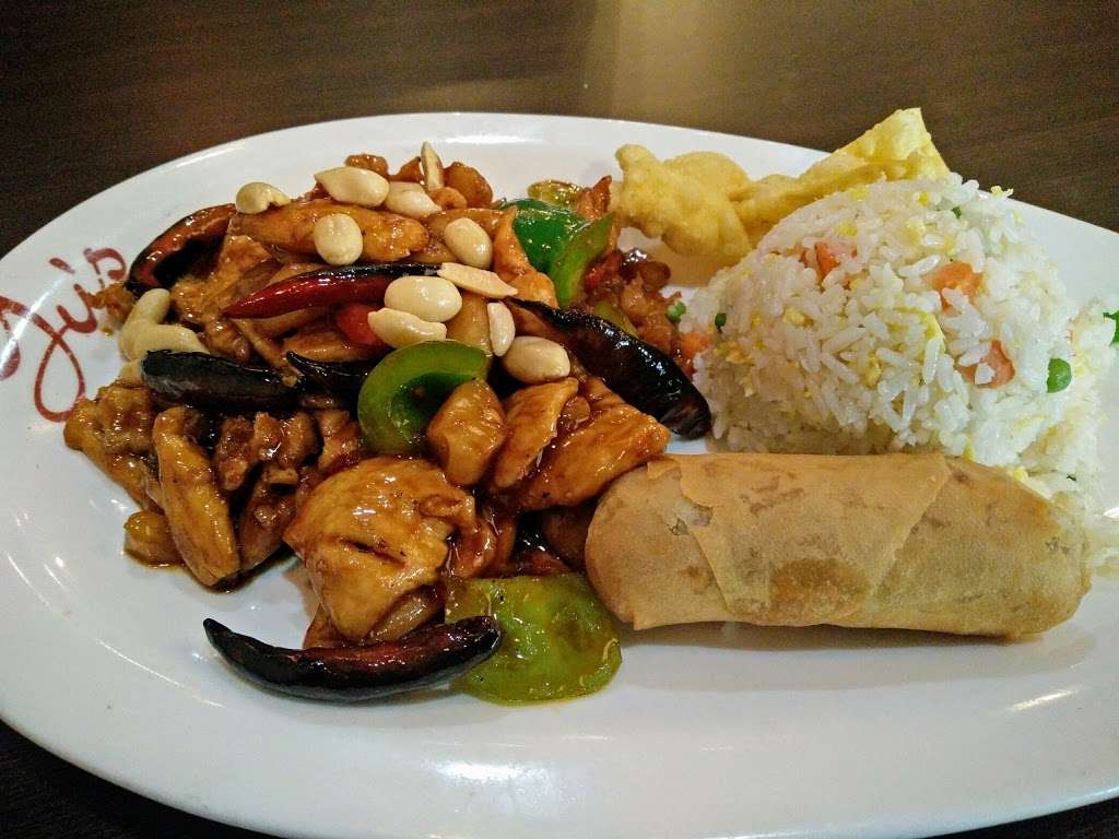 Yus Mandarin | 4 E Phillip Rd, Vernon Hills, IL 60061 | Phone: (847) 816-1888