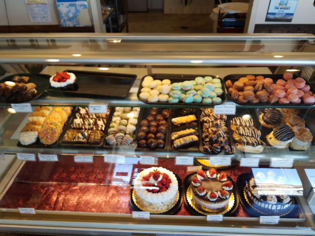 The Cake Shop | 18429 CA-18, Apple Valley, CA 92307, USA | Phone: (760) 946-5500