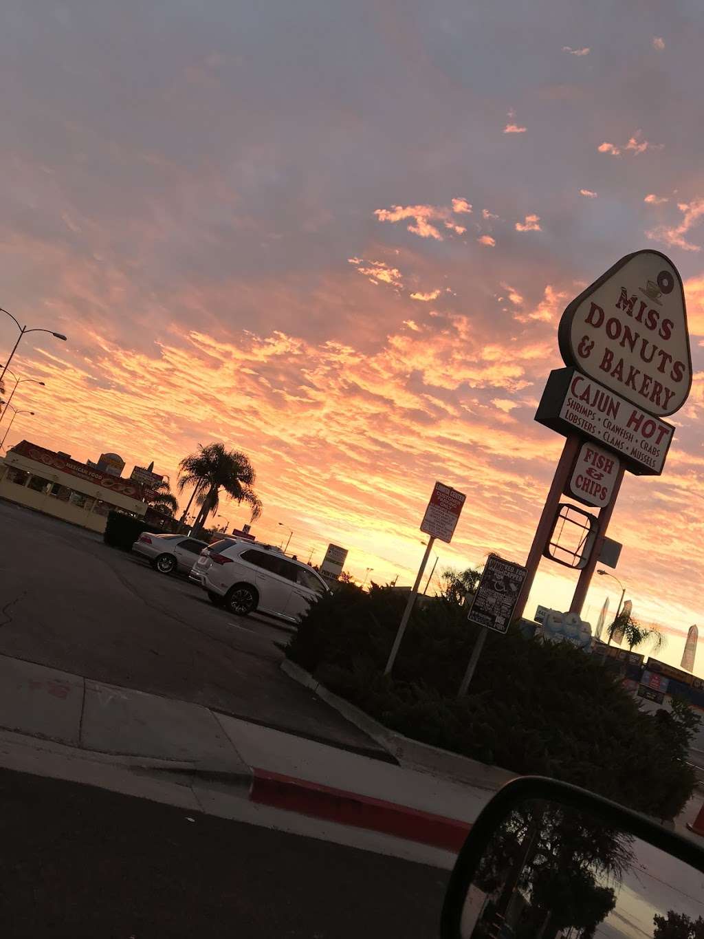 Miss Donut & Bakery | 1871 Pacific Coast Hwy, Lomita, CA 90717, USA | Phone: (310) 534-8627