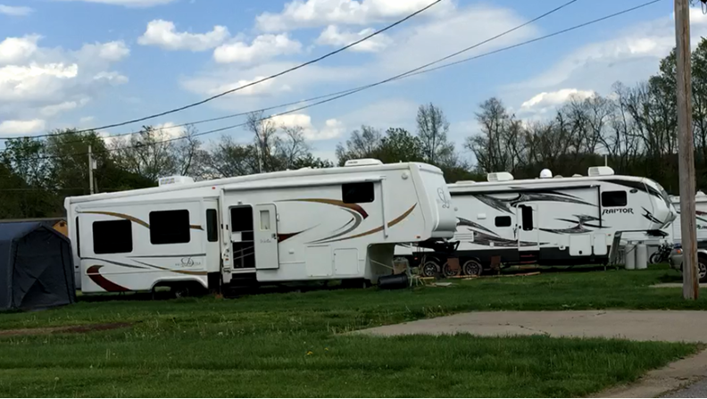 Manor Isle Mobile Home & Extended-Stay RV Park | 12301 Dixie Hwy, Louisville, KY 40272, USA | Phone: (502) 751-2282