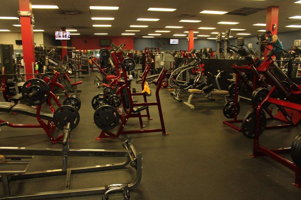 Powerhouse Gym | 100 Highway 332 W Ste 1328, Lake Jackson, TX 77566, USA | Phone: (979) 297-7697