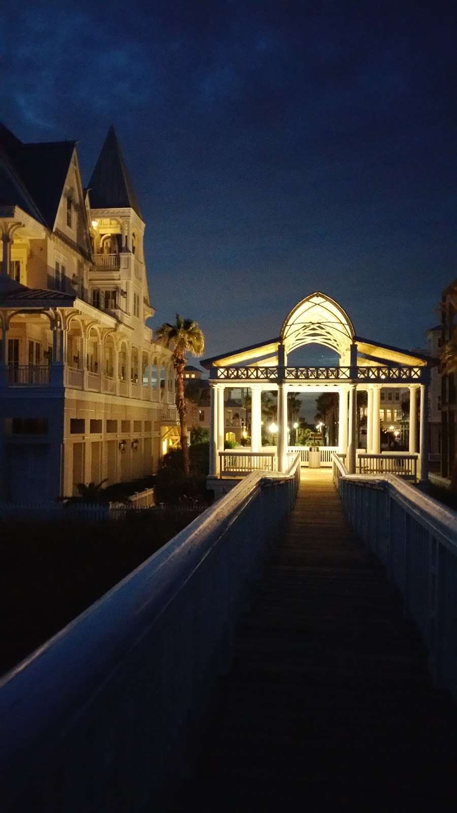 Galveston Luxury Vacation Rentals/ SeaGlass Beachtown | 734 Ramsar Rd, Galveston, TX 77550, USA | Phone: (713) 962-1672