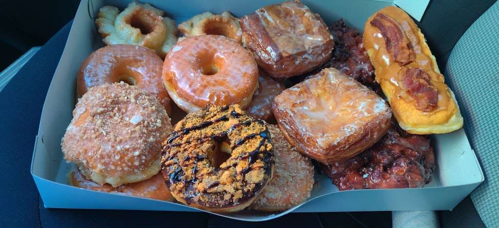 The Original Rainbow Donuts | 15834 N Cave Creek Rd, Phoenix, AZ 85032, USA | Phone: (602) 867-9502