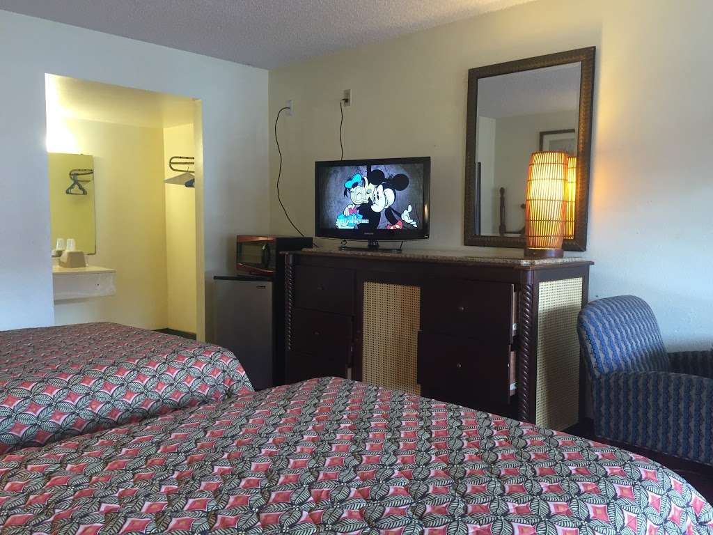 Maple Leaf Hotel Inn & Suites | 4647 W Bronson Memorial Hwy, Kissimmee, FL 34746, USA | Phone: (407) 787-3800