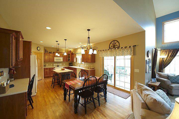 Blue Ribbon Flooring, Inc. | 475 Cardinal Ln, Hartland, WI 53029, USA | Phone: (262) 367-2100