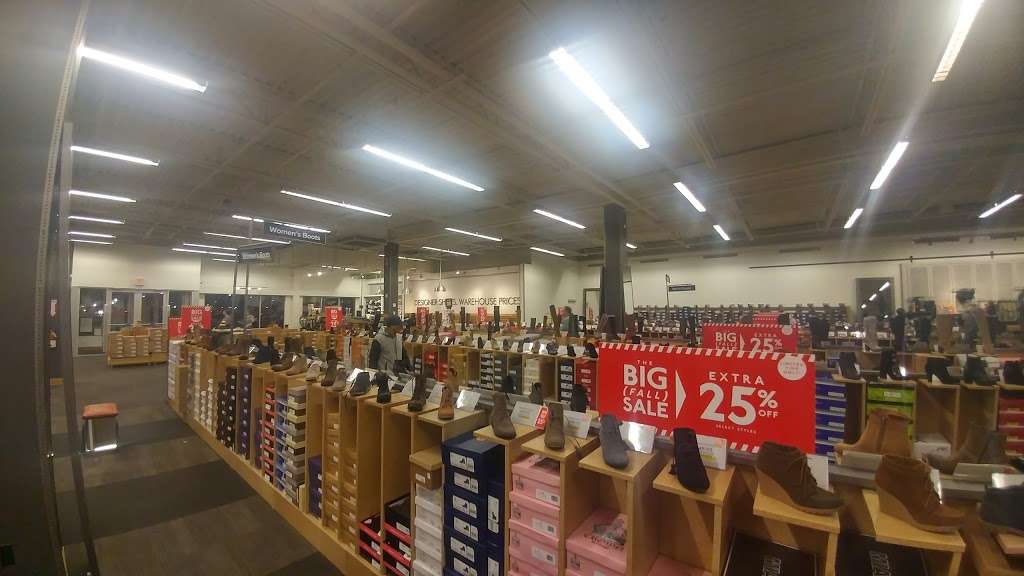 DSW Designer Shoe Warehouse | 3091 E Main St, Mohegan Lake, NY 10547, USA | Phone: (914) 529-7001