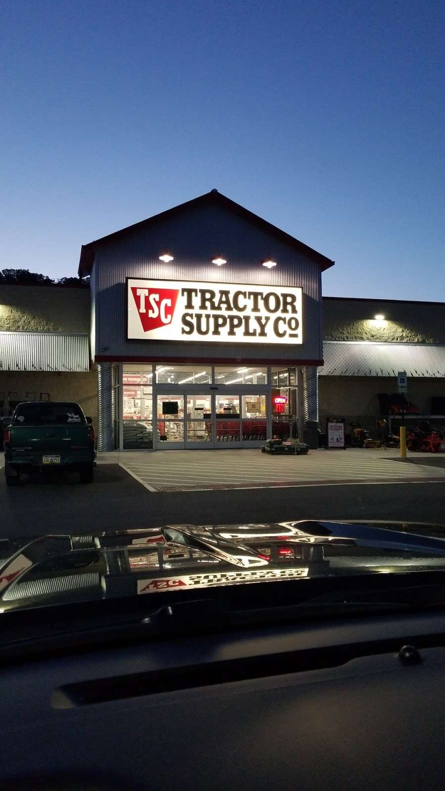 Tractor Supply Co. | 3720 Valley Rd, Berkeley Springs, WV 25411, USA | Phone: (304) 258-6636