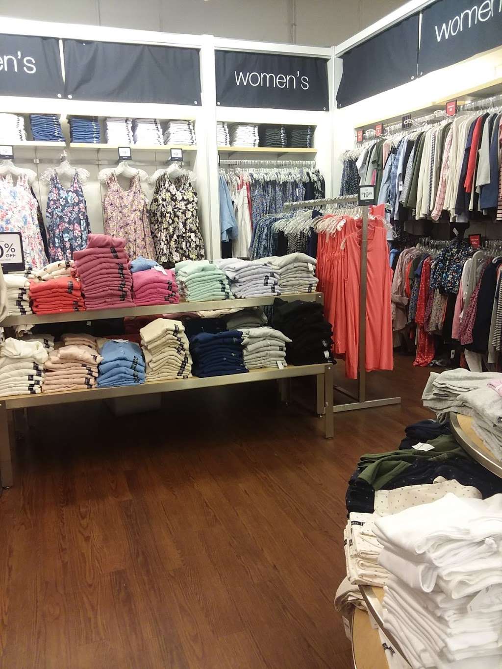 Gap Outlet | 701 The Arches Cir, Deer Park, NY 11729, USA | Phone: (631) 243-7801