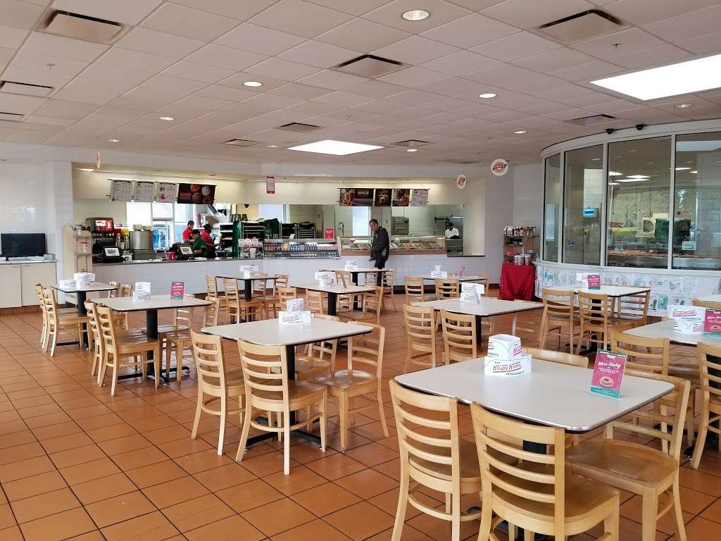 Krispy Kreme Doughnuts | 412 Devon Ave, Elk Grove Village, IL 60007, USA | Phone: (847) 472-9500