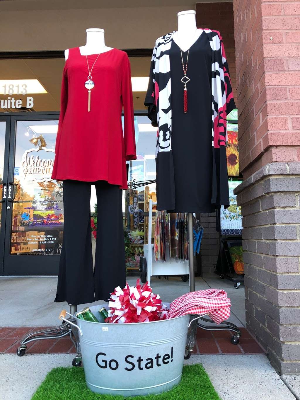 Jansens Hallmark and Boutique | 1813 Matthews Township Pkwy Ste 100 Matthews Festival, Matthews, NC 28105, USA | Phone: (704) 847-1517