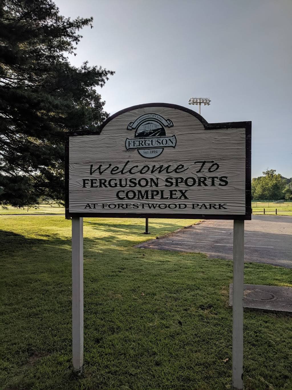 Forest Wood Park | 806 Ferguson Ave, Ferguson, MO 63135, USA | Phone: (314) 443-7272