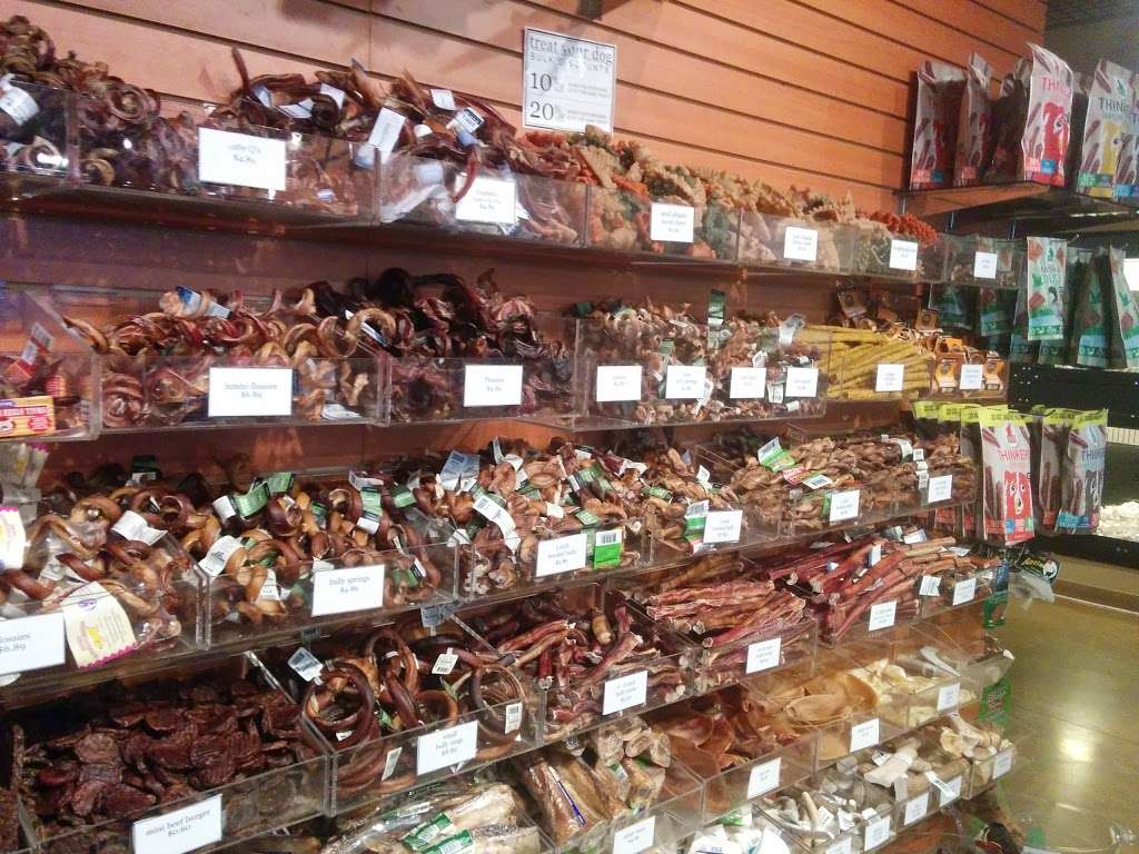 Land of Paws South | 6772 W 135th St, Overland Park, KS 66223, USA | Phone: (913) 402-1033