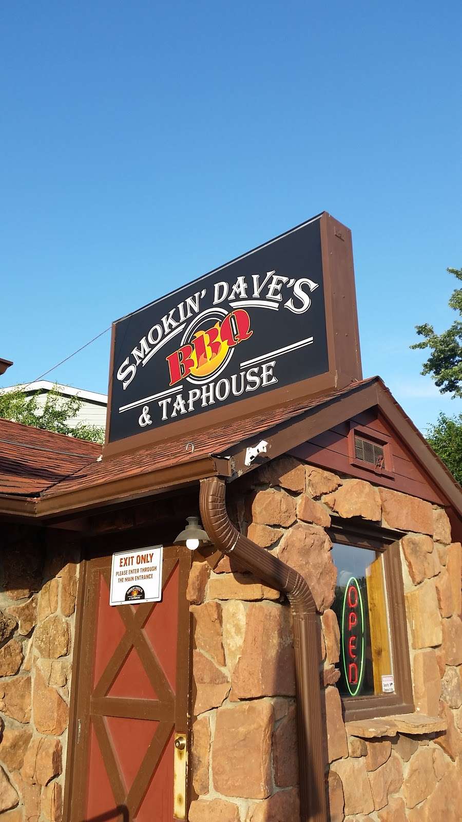 Smokin Daves BBQ & Brew | 228 Main St, Lyons, CO 80540, USA | Phone: (303) 823-7427