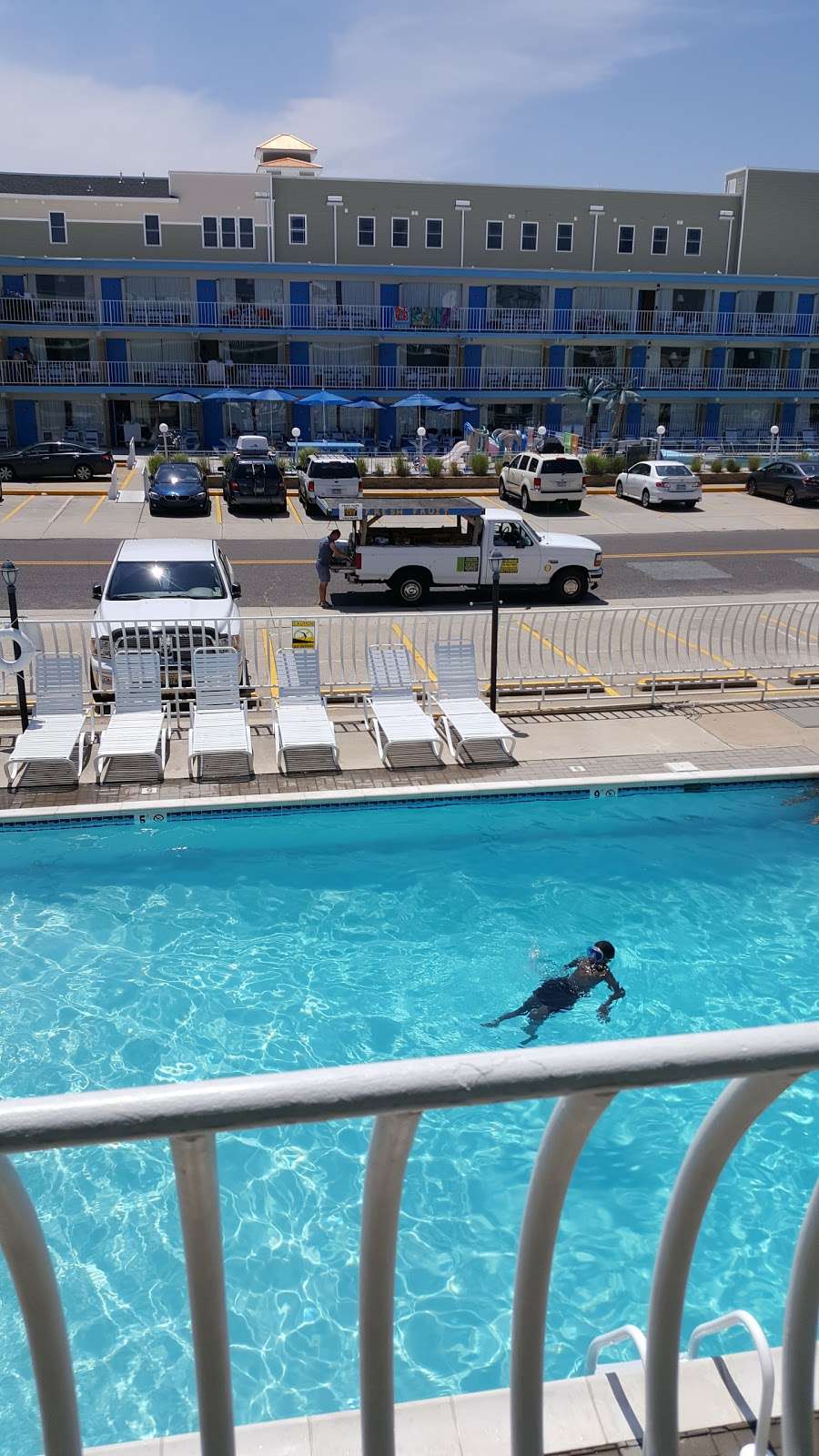 Gold Crest Motel | 6611 Atlantic Ave, Wildwood Crest, NJ 08260, USA | Phone: (800) 641-7674