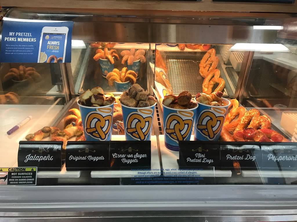 Auntie Annes Pretzels | 2448 Chesapeake Square Ring Rd, Chesapeake, VA 23321, USA | Phone: (757) 381-7775