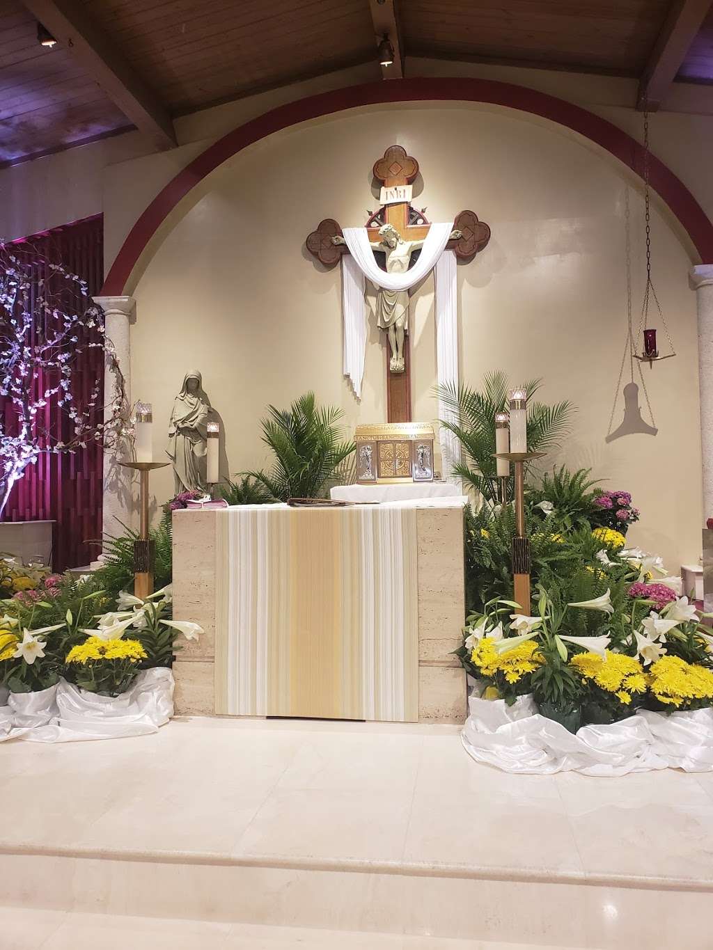 St Matthew Catholic Church | 542 Blue Heron Dr, Hallandale Beach, FL 33009, USA | Phone: (954) 458-1590