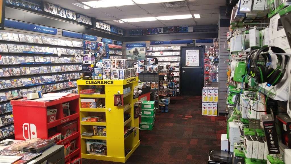 GameStop | 4401 E 10th St, Indianapolis, IN 46201, USA | Phone: (317) 354-1922