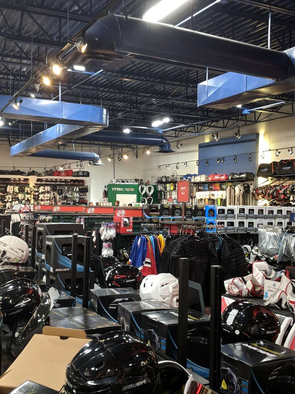 MonkeySports SuperStore - Woodbridge | 1500 U.S. 9, Woodbridge Township, NJ 07095, USA | Phone: (732) 634-1446