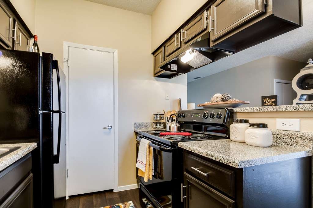 Bristol Apartment Living | 4055 Frankford Rd, Dallas, TX 75287, USA | Phone: (855) 328-4429