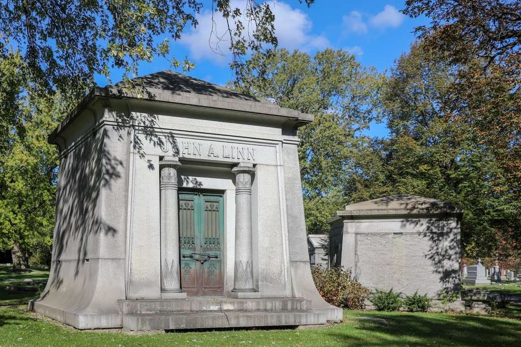 Graceland Cemetery | 4001 N Clark St, Chicago, IL 60613 | Phone: (773) 525-1105