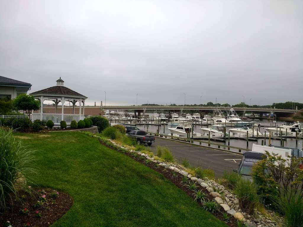 The Crystal Point Inn | 2000, 3900 River Rd, Point Pleasant, NJ 08742 | Phone: (732) 899-3444