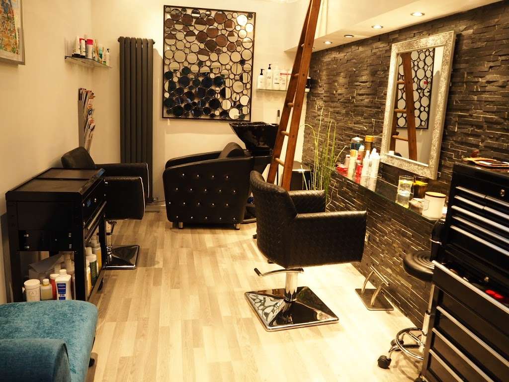 Martin Pinkney Hair Salon | 4 Church Rd, Ashtead KT21 2RJ, UK | Phone: 07860 705739