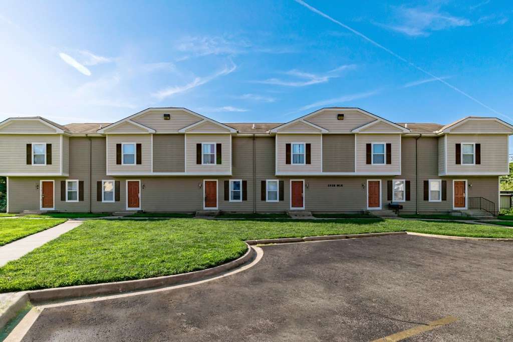 Woodland Village Apartments | 2940 Ralph Bunche Dr, Leavenworth, KS 66048, USA | Phone: (913) 353-3358