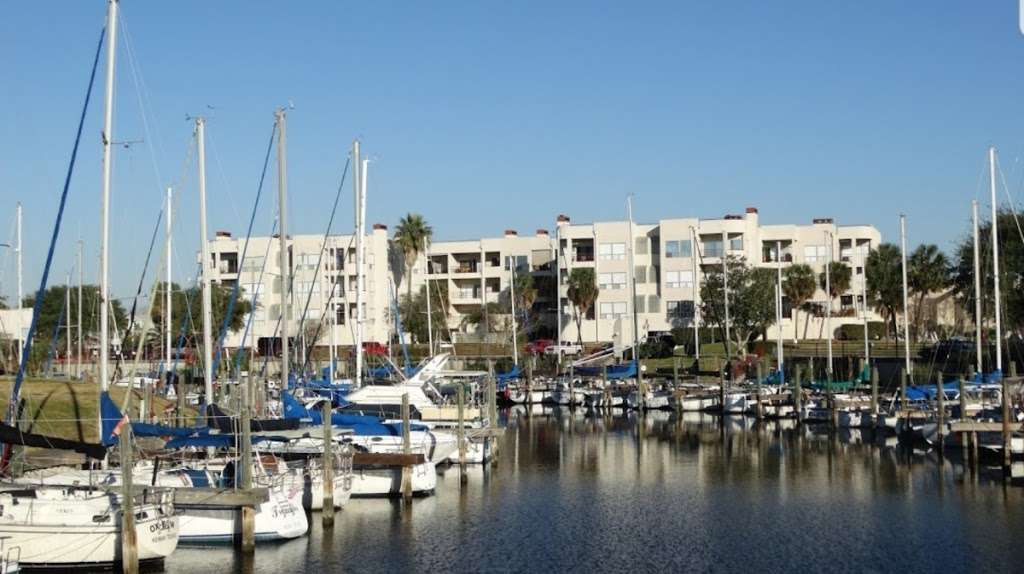 Legend Point Condominiums and Marina | 1300 Marina Bay Dr, Clear Lake Shores, TX 77565, USA | Phone: (281) 334-3811