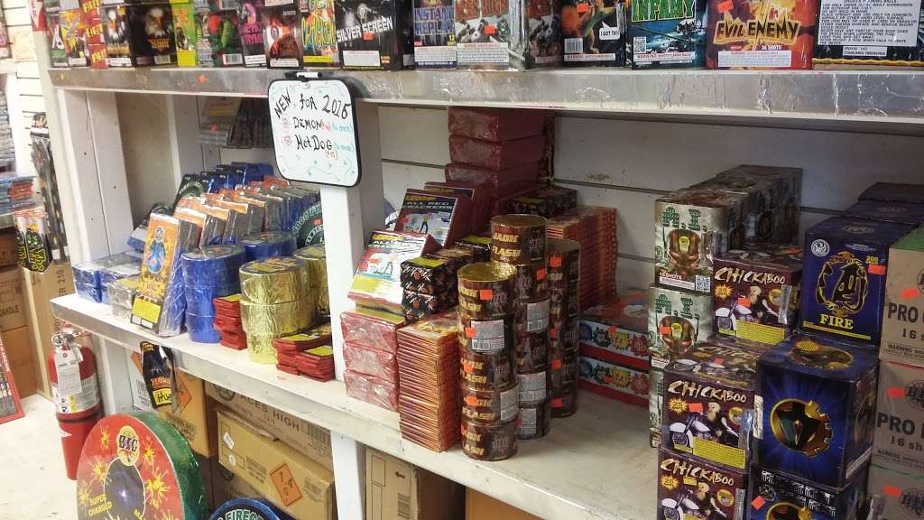 Hamlin Fireworks Outlet | 254 Cemetery Rd, Moscow, PA 18444, USA | Phone: (570) 689-4100