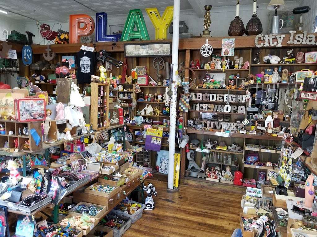 Dans Parents House Store | 239 City Island Ave, The Bronx, NY 10464, USA