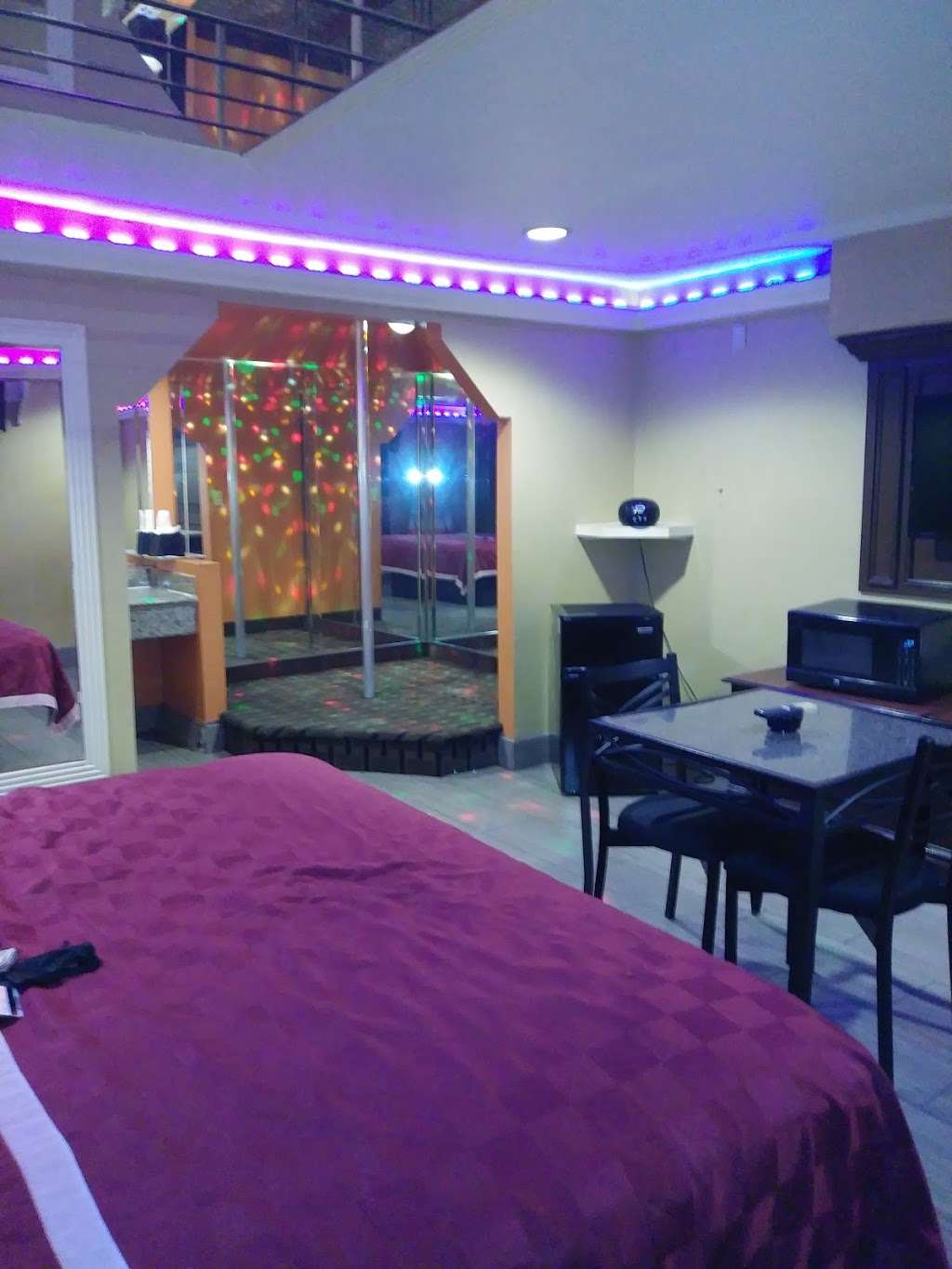 Tweetys Motel | 11122 Almeda Rd, Houston, TX 77045, USA | Phone: (713) 796-1892