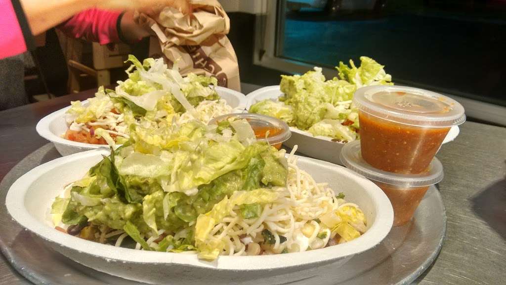 Chipotle Mexican Grill | 323 W Main St, Freehold, NJ 07728, USA | Phone: (732) 358-7721