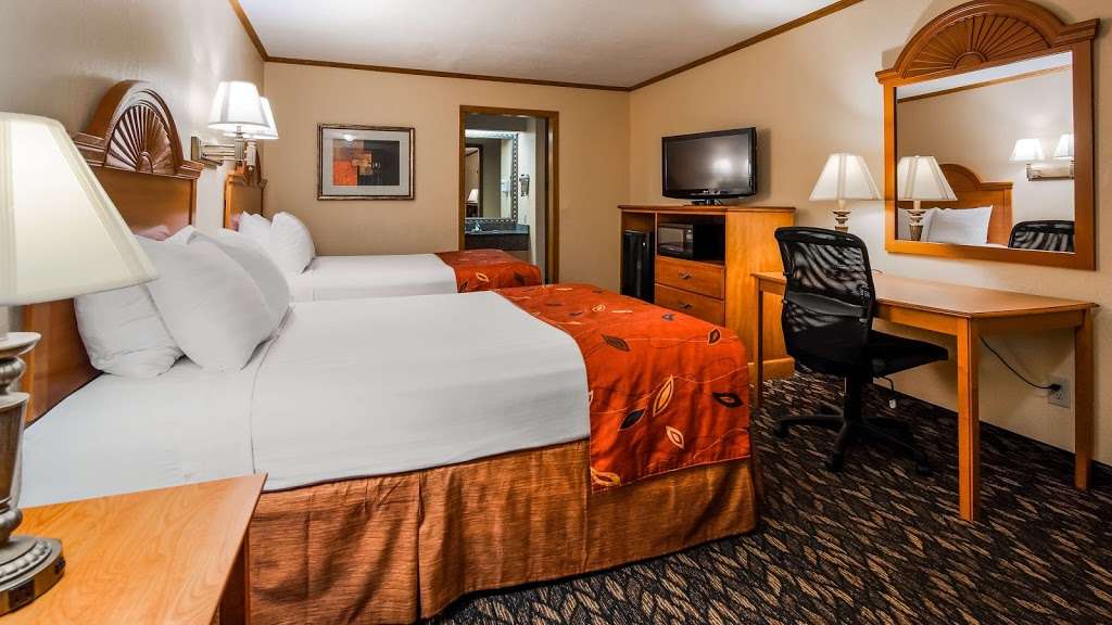 Best Western Country Inn - North | 2633 NE 43rd St, Kansas City, MO 64117 | Phone: (816) 459-7222