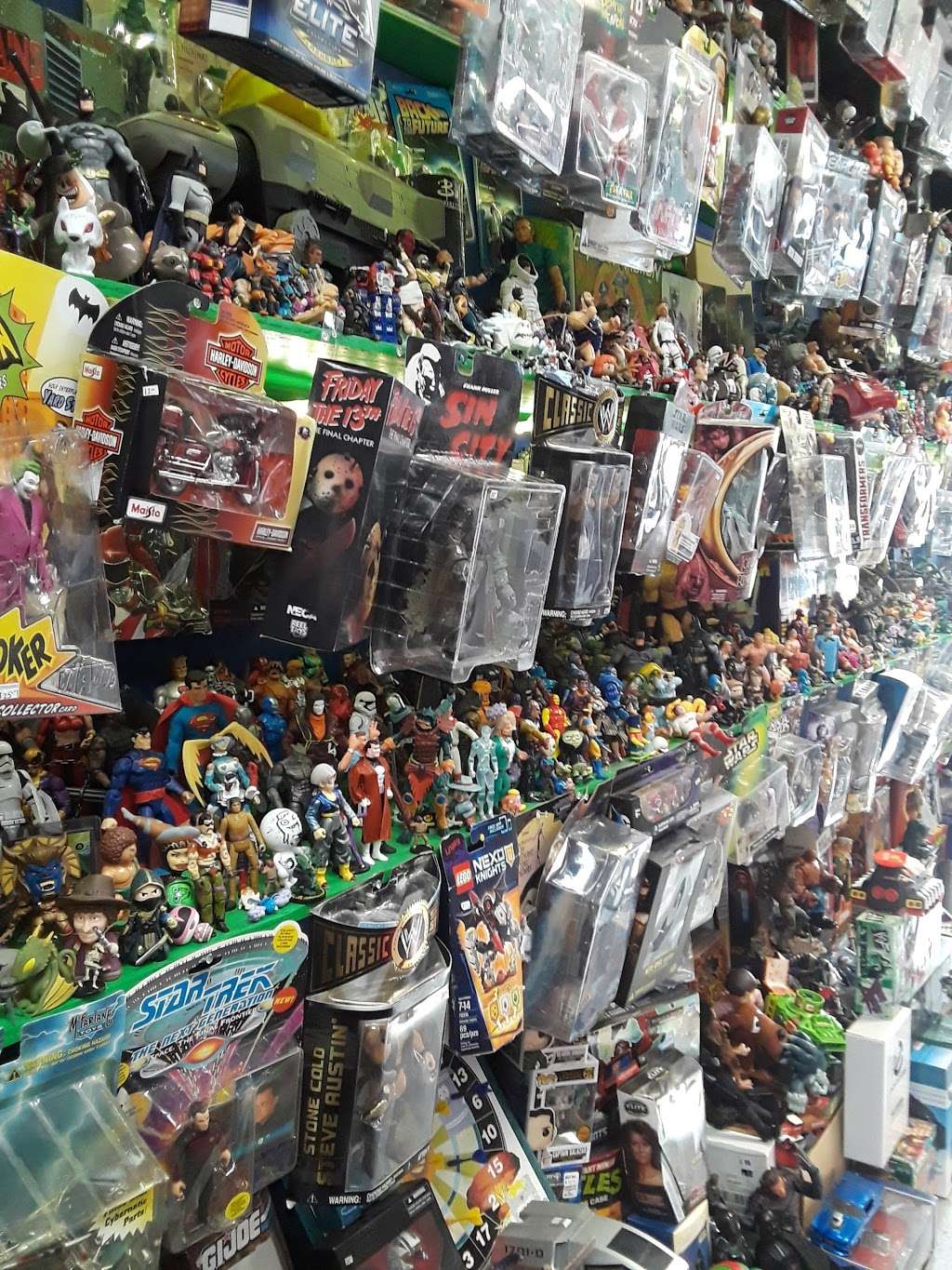 Quake Collectibles West | 823b N Roselle Rd, Roselle, IL 60172, USA | Phone: (847) 874-4859